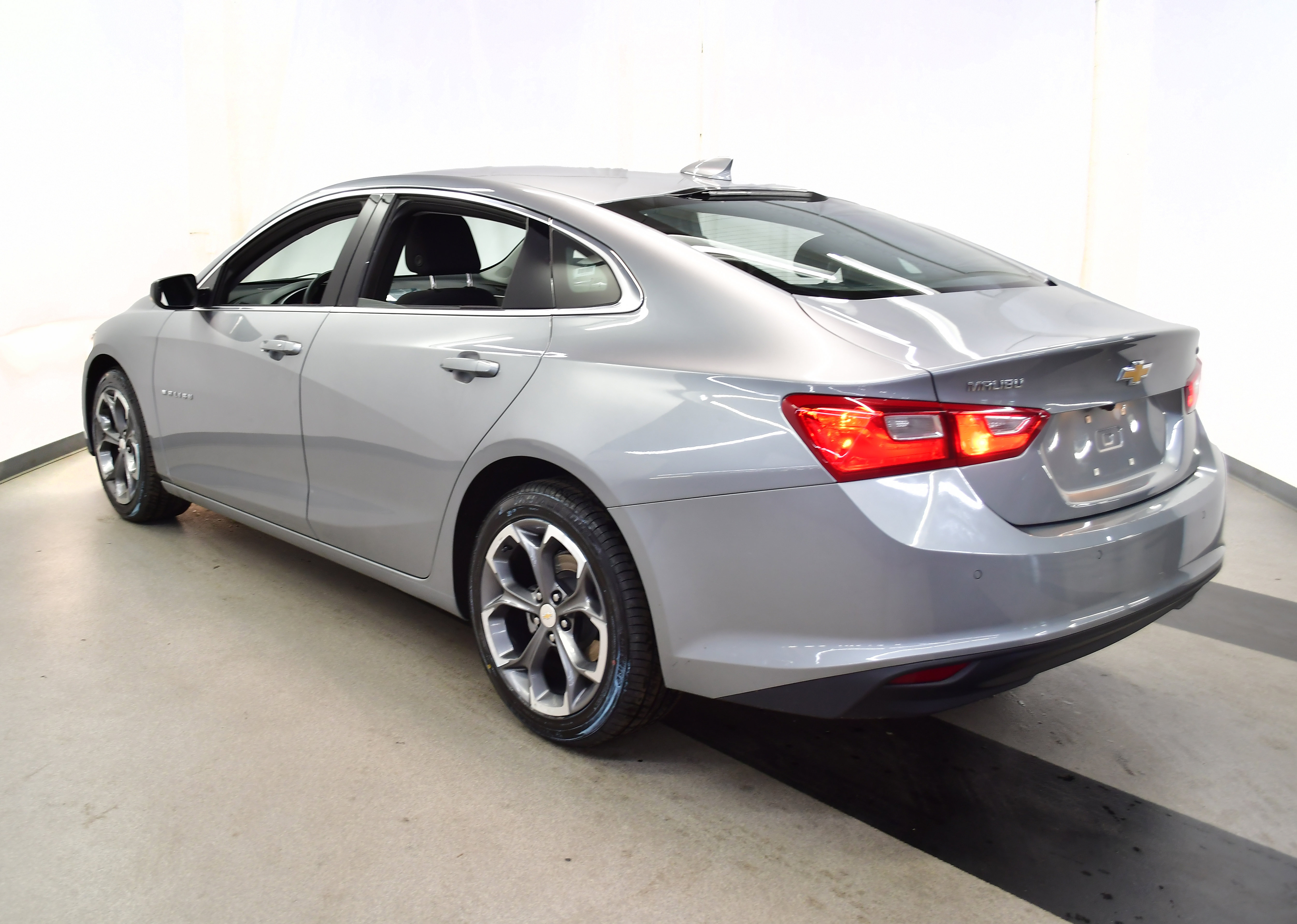 Used 2024 Chevrolet Malibu LT FWD image 5
