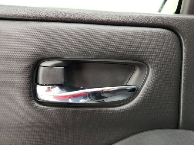 Used 2024 Nissan Frontier SV image 31