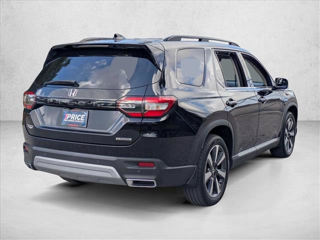 Used 2025 Honda Pilot Touring image 3