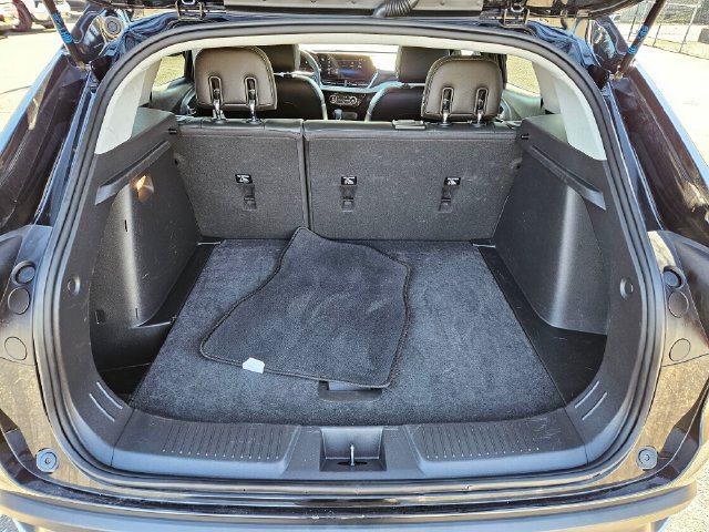 Used 2025 Chevrolet Trax LT FWD image 12