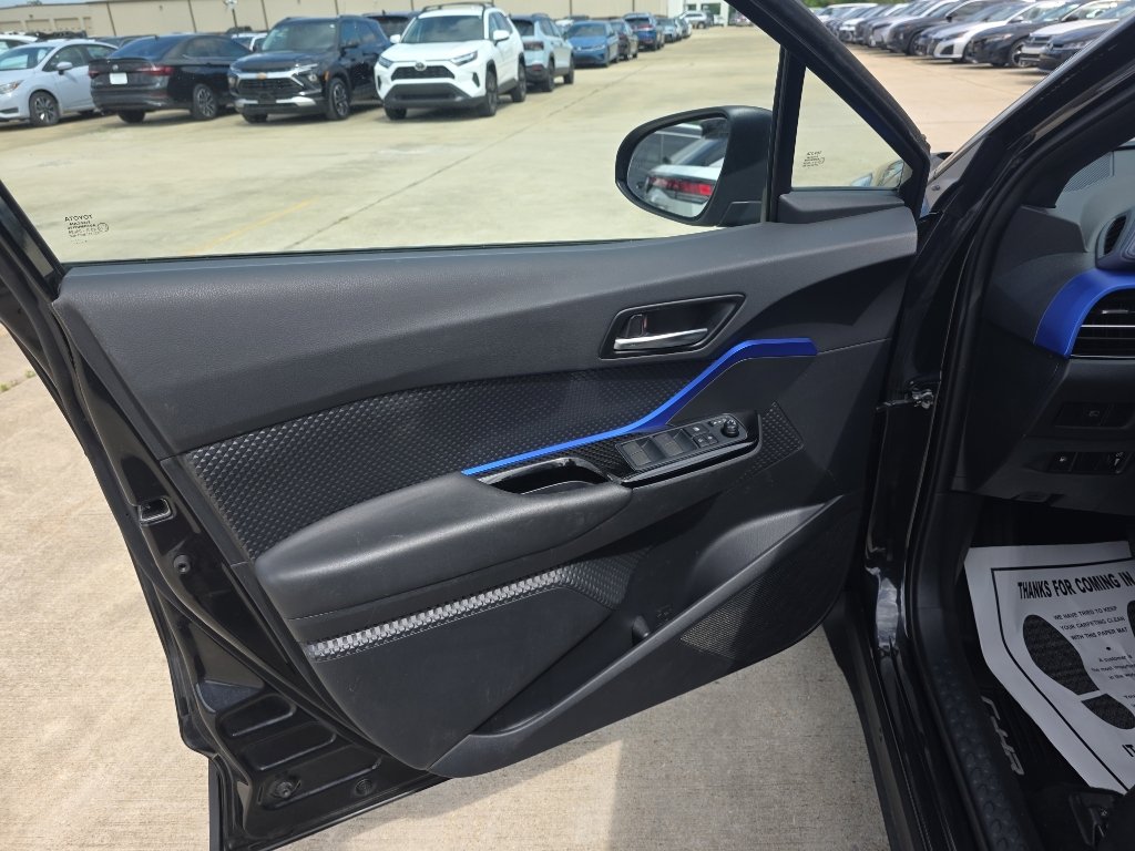 Used 2021 Toyota C-HR XLE FWD image 9