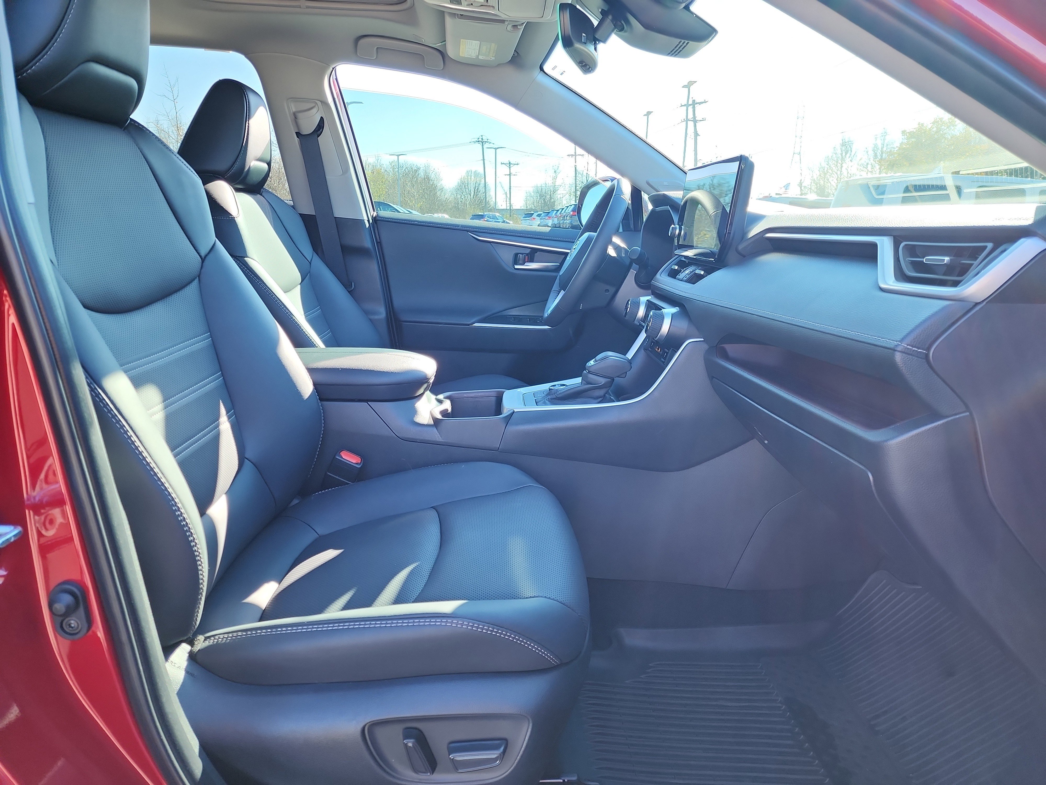 Used 2025 Toyota RAV4 Limited image 15