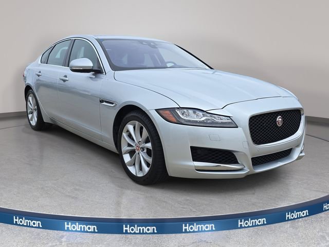 Used 2018 Jaguar XF Premium image 4