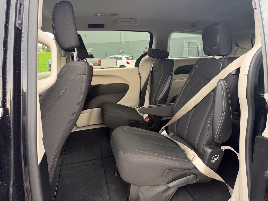 Used 2024 Chrysler Voyager LX FWD image 14