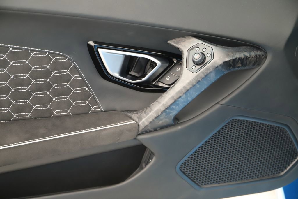 Used 2022 Lamborghini Huracan EVO image 18