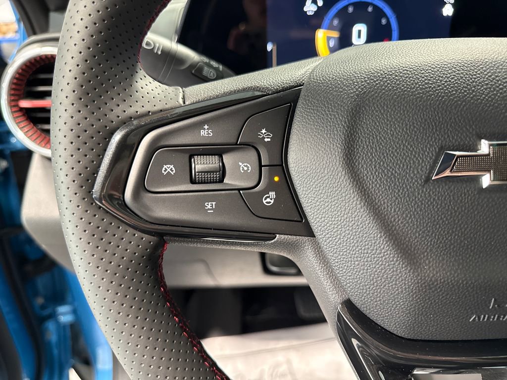 New 2026 Chevrolet Trax RS w/ Sunroof Package FWD image 5