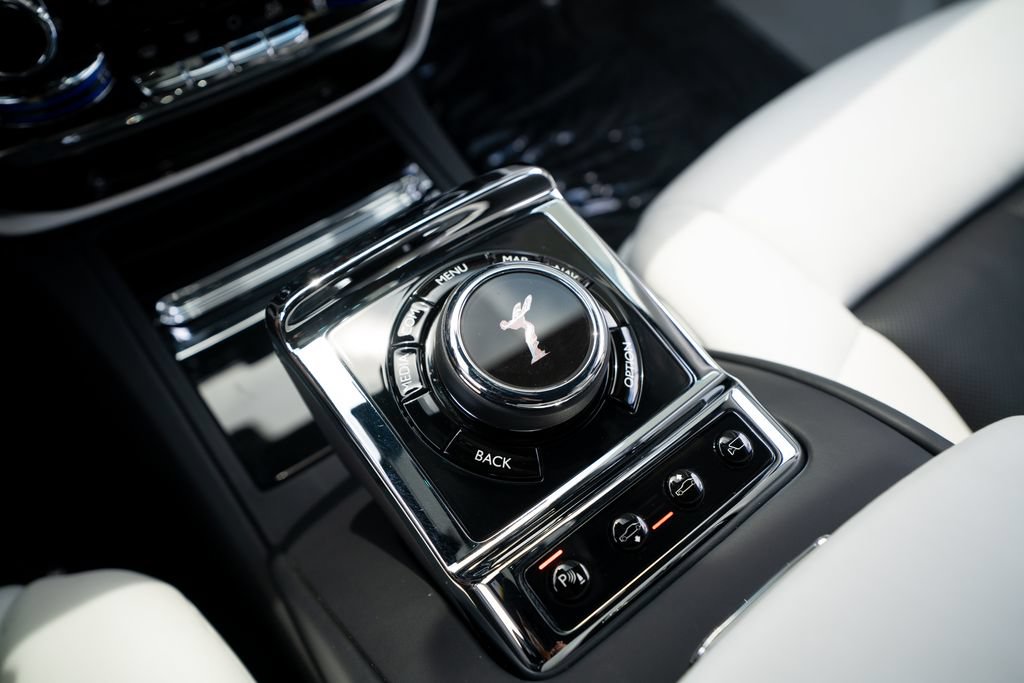 Used 2022 Rolls-Royce Phantom Sedan w/ The Phantom Package RWD image 44