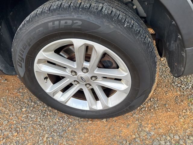 Used 2014 Ford Explorer XLT w/ Equipment Group 202A AWD/4WD image 14