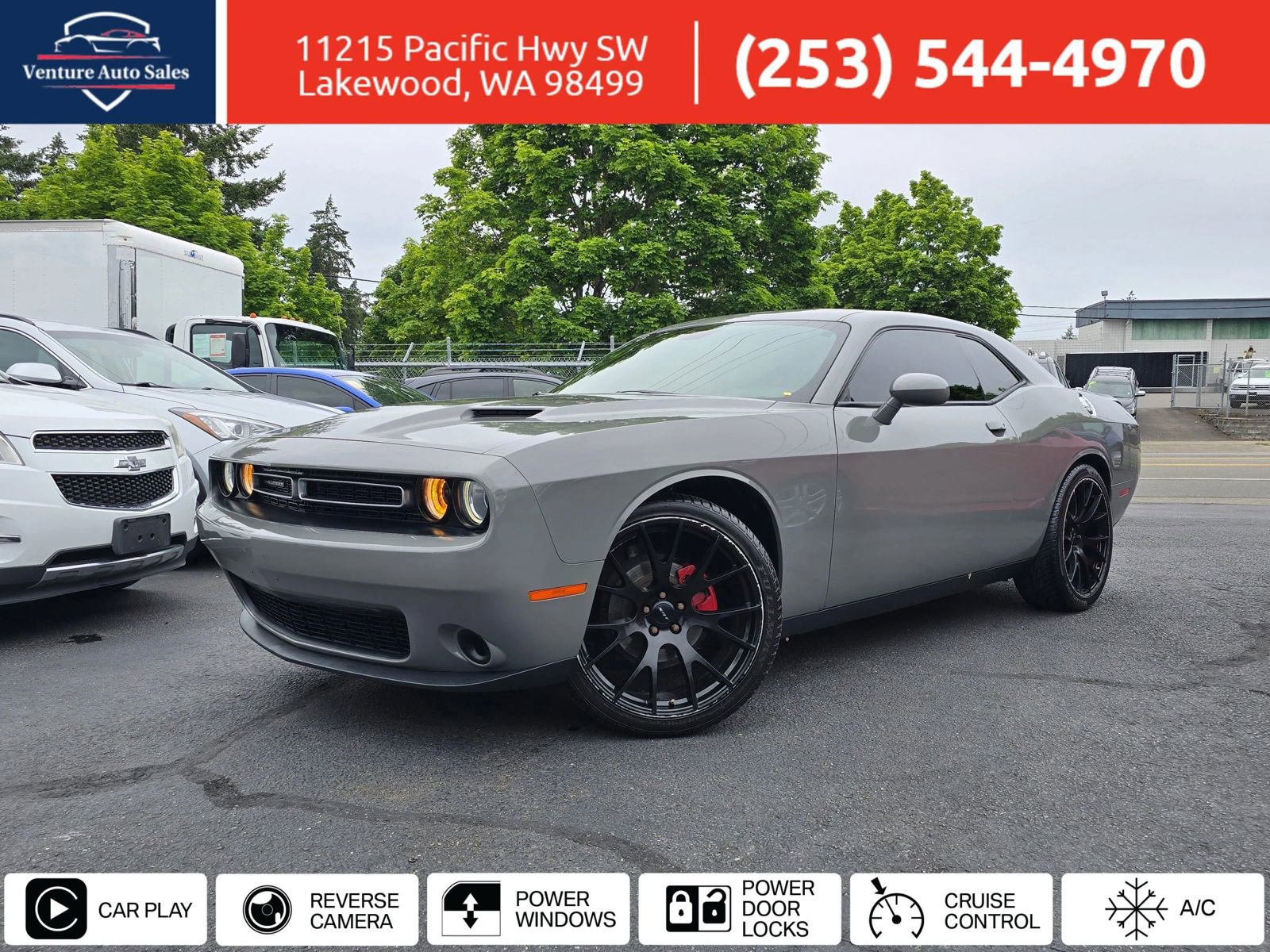 Used 2018 Dodge Challenger SXT RWD image 1