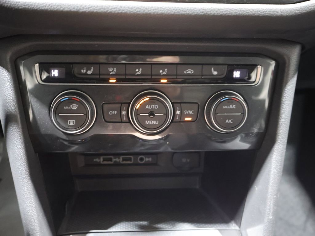 Used 2018 Volkswagen Tiguan SEL Premium w/ 3rd Row Seat Package image 30