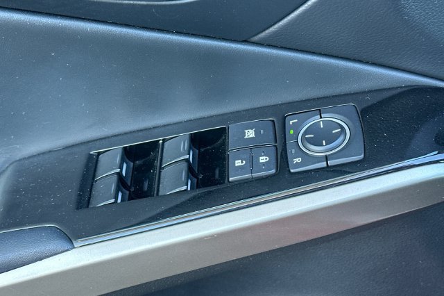 Used 2016 Lexus IS 200t w/ Navigation System Package RWD image 13