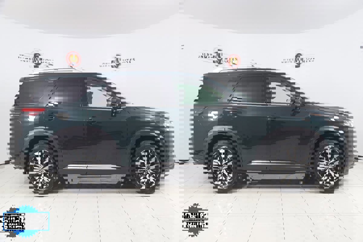 Used 2024 Nissan Pathfinder Platinum w/ Cargo Package image 2