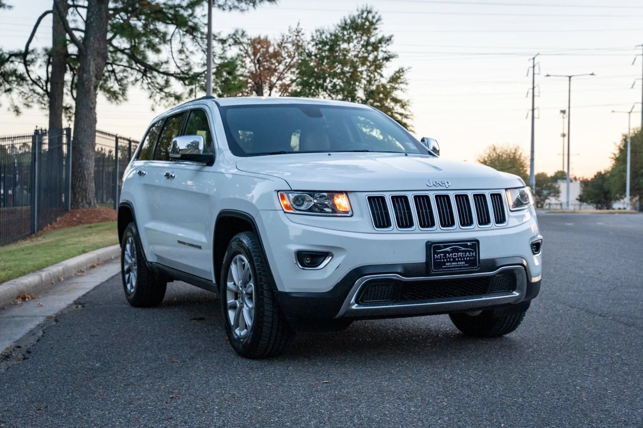 Used 2015 Jeep Grand Cherokee Limited AWD/4WD image 3