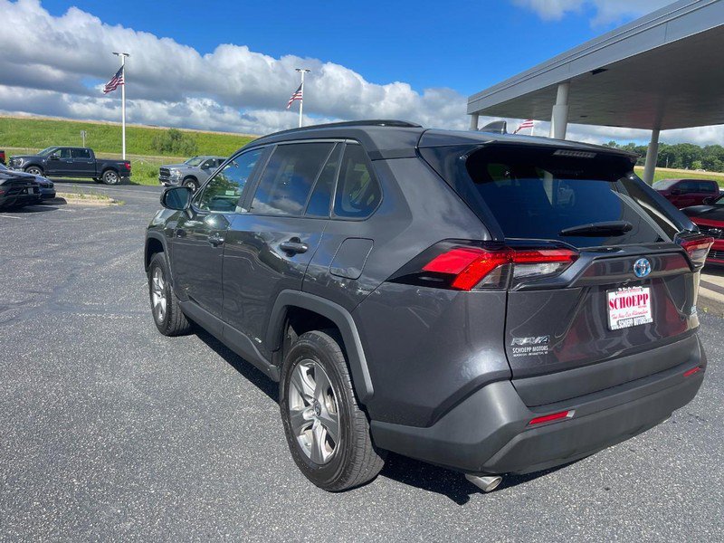 Used 2024 Toyota RAV4 LE AWD/4WD image 4