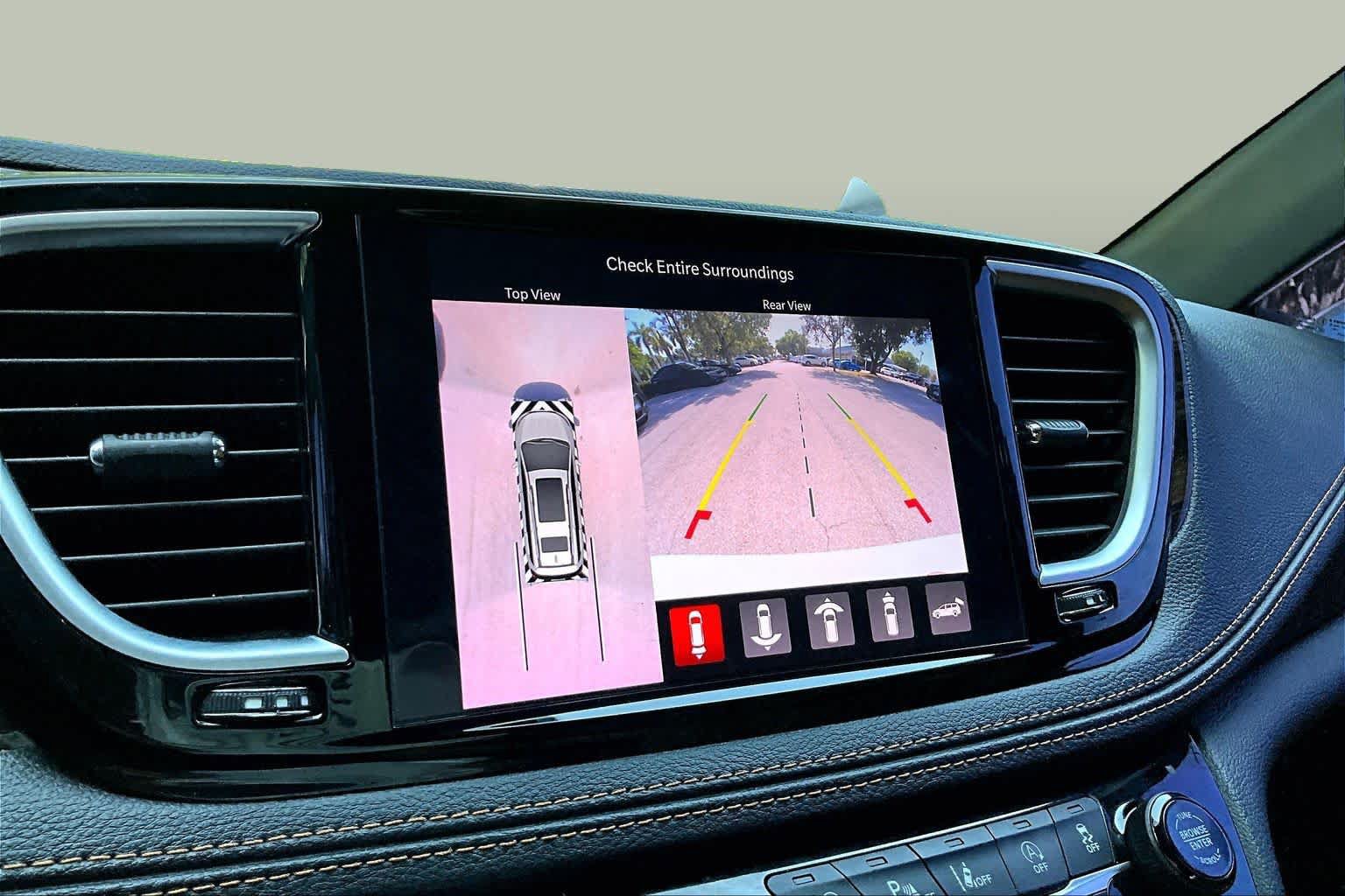 Used 2022 Chrysler Pacifica Pinnacle AWD/4WD image 25