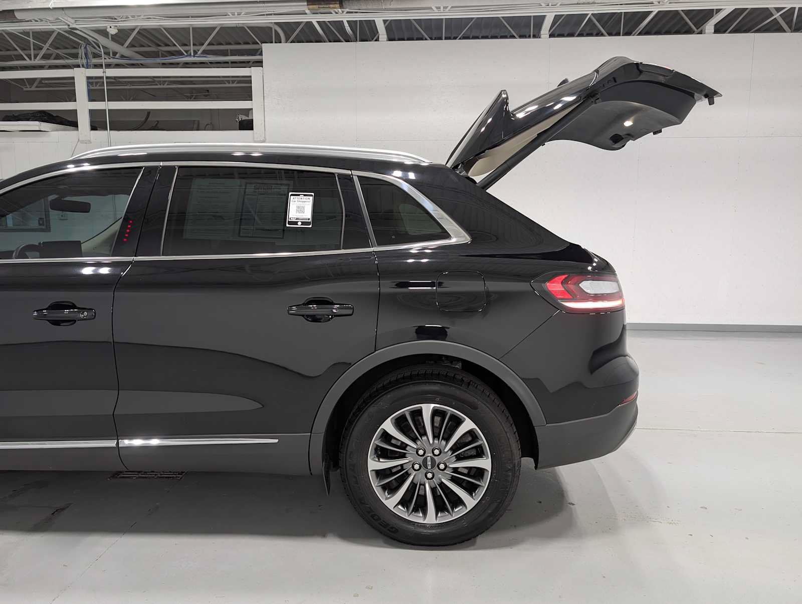 Used 2022 Lincoln Nautilus AWD w/ Premium Package image 11