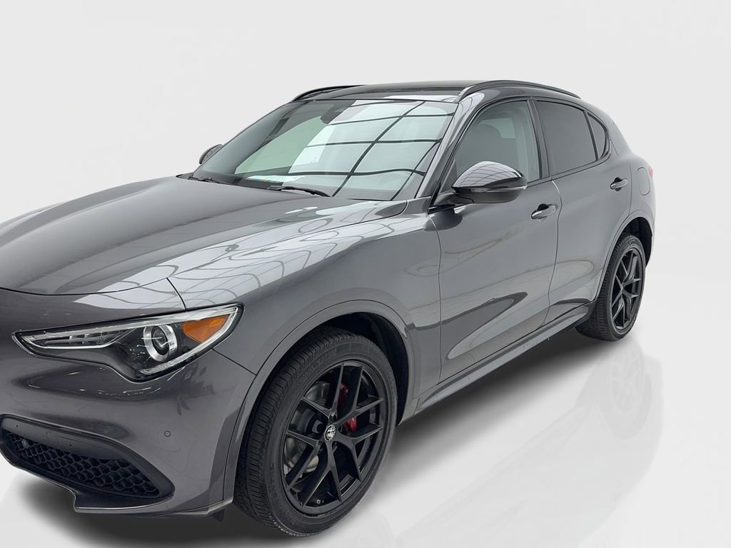 Used 2021 Alfa Romeo Stelvio Ti w/ Nero Edizione image 3