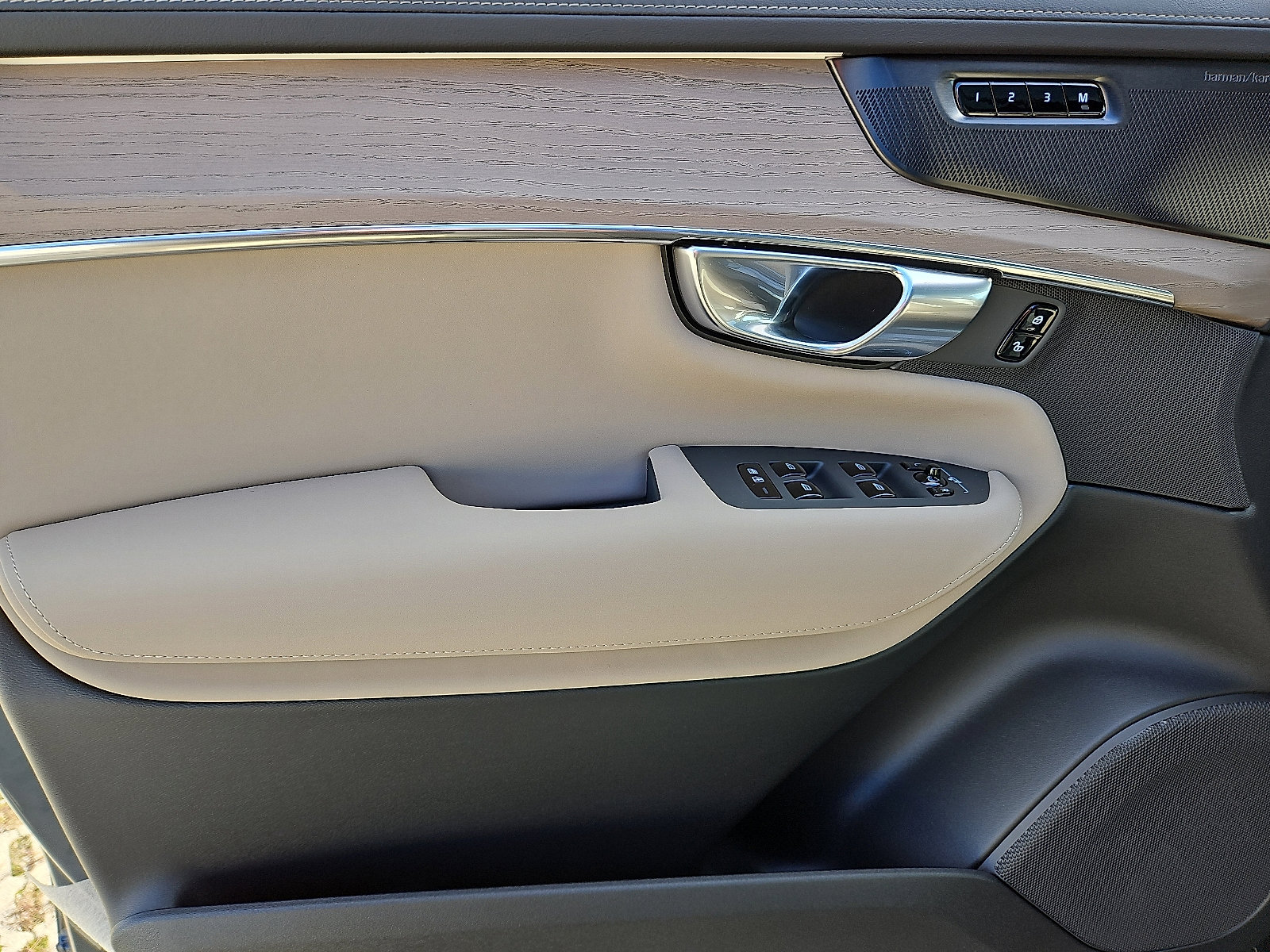 New 2026 Volvo XC90 B6 Ultra w/ Protection Package Premier image 10