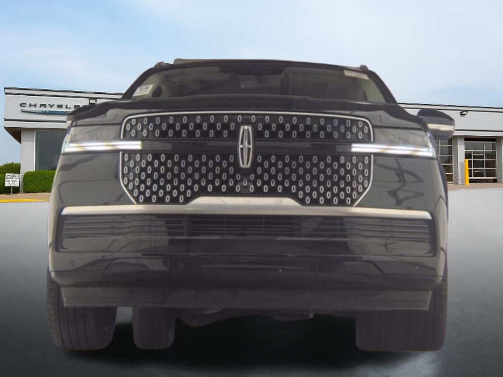Used 2025 Lincoln Navigator L Reserve AWD/4WD image 2