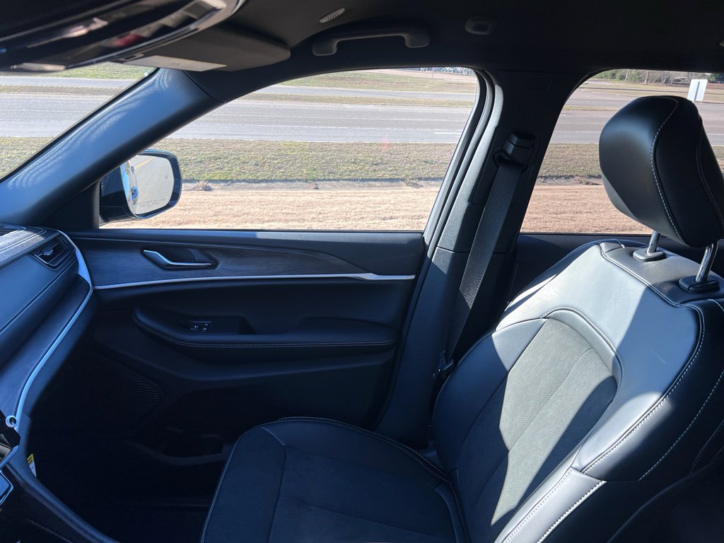 New 2026 Jeep Grand Cherokee Altitude AWD/4WD image 17