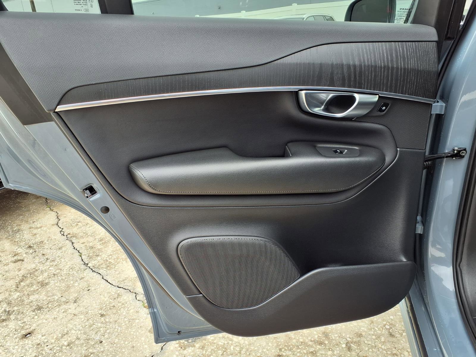 Used 2020 Volvo XC90 T5 Momentum w/ Protection Package Premier image 19