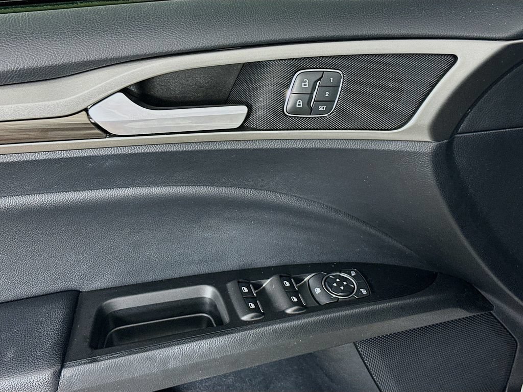 Used 2020 Ford Fusion SEL FWD image 23