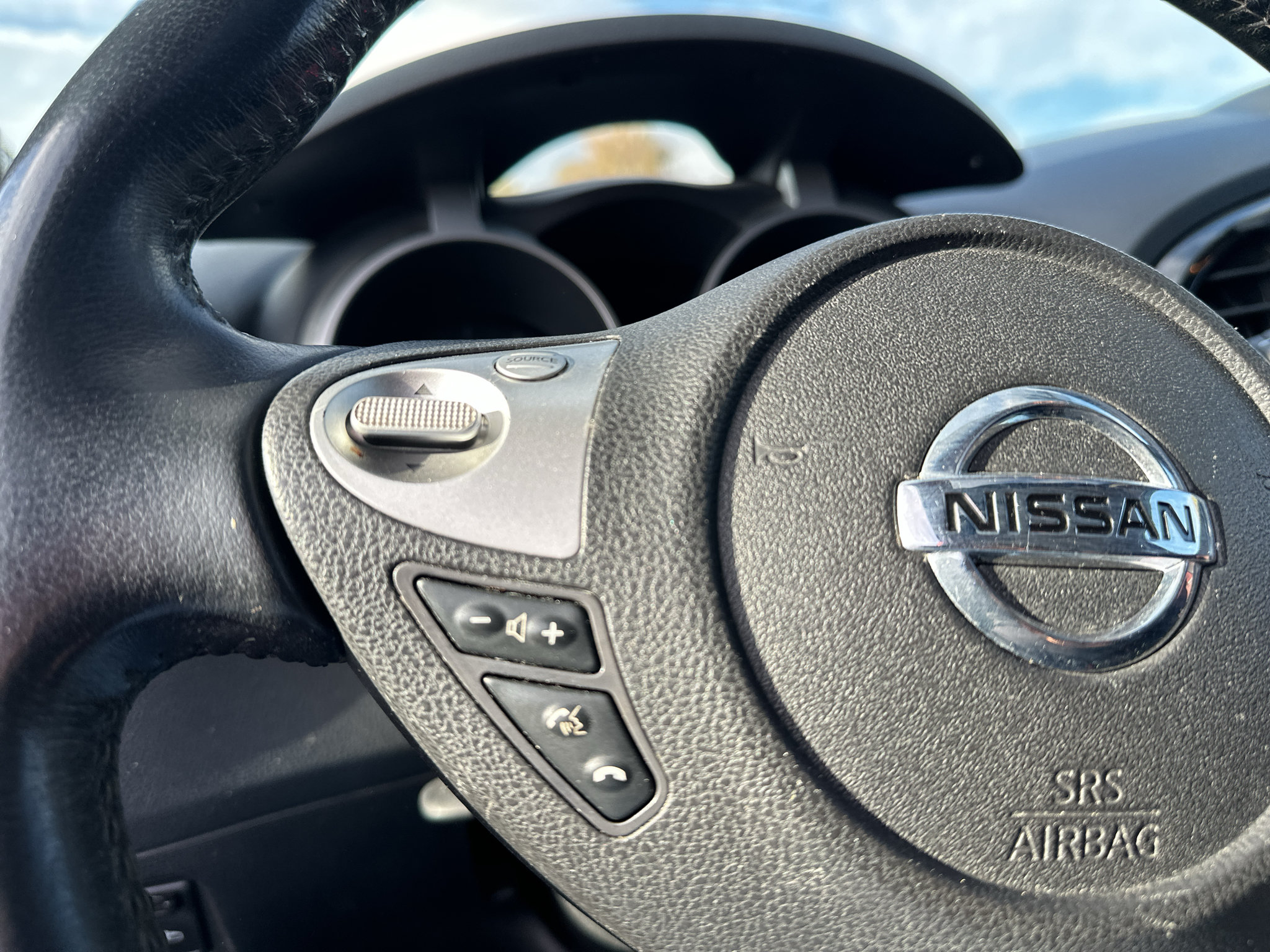Used 2015 Nissan Juke SL AWD/4WD image 16