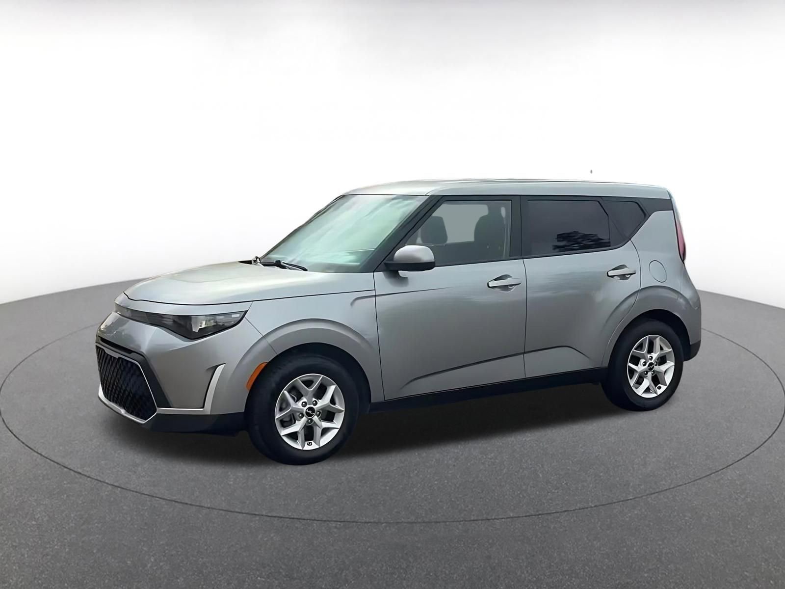 Used 2025 Kia Soul LX w/ LX Technology Package FWD image 8