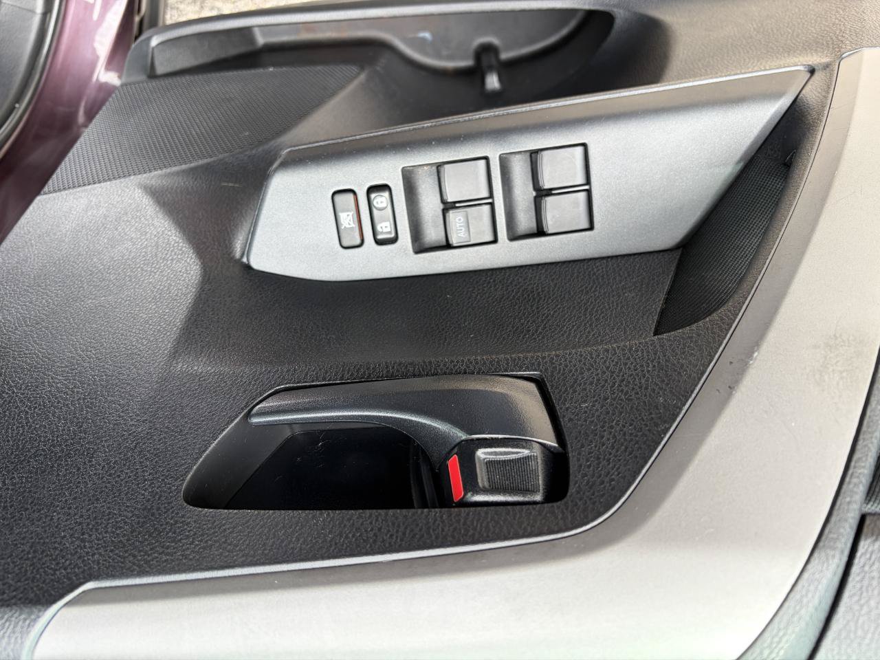Used 2016 Toyota RAV4 LE AWD/4WD image 12