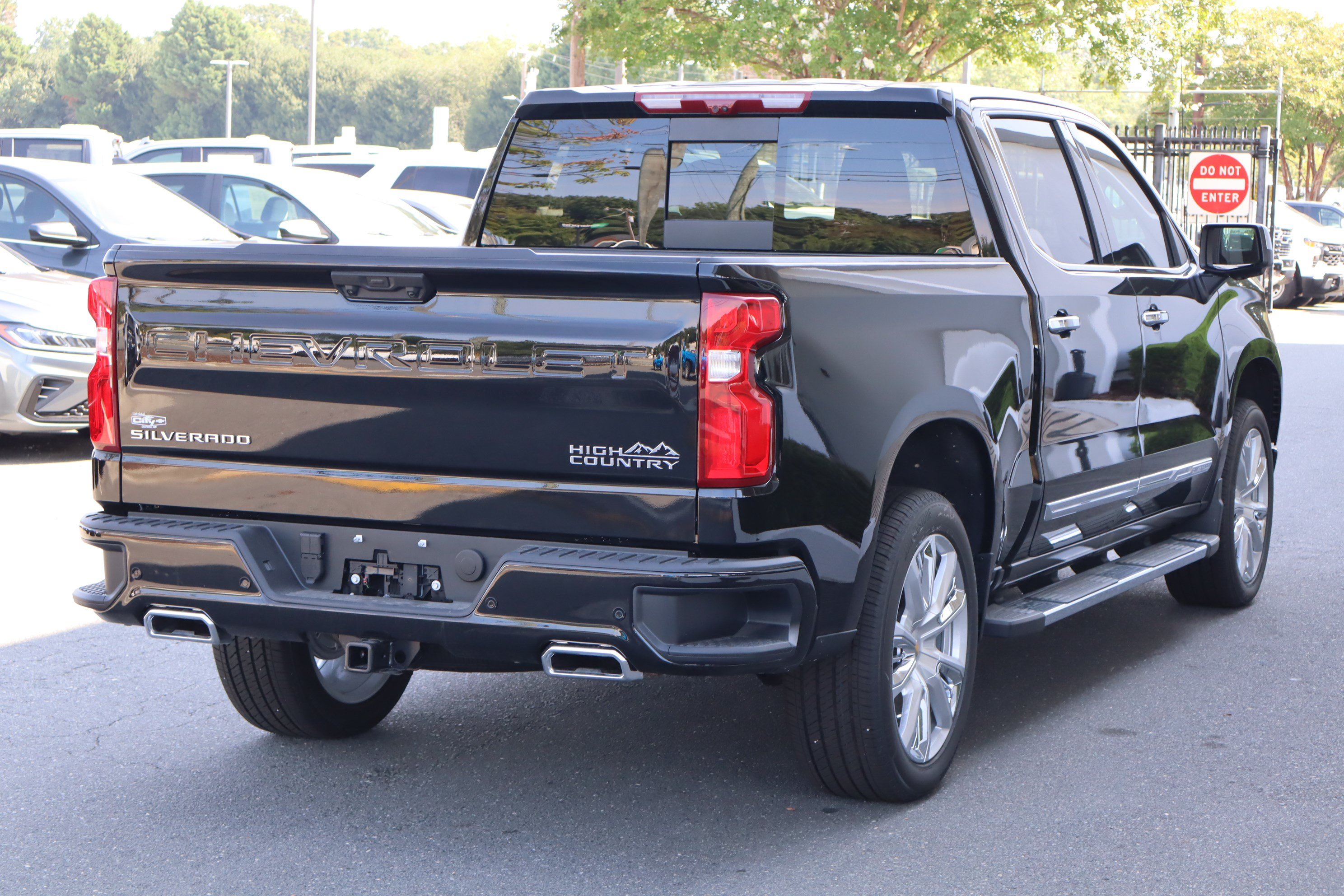 New 2026 Chevrolet Silverado 1500 High Country w/ High Country Premium Package AWD/4WD image 8