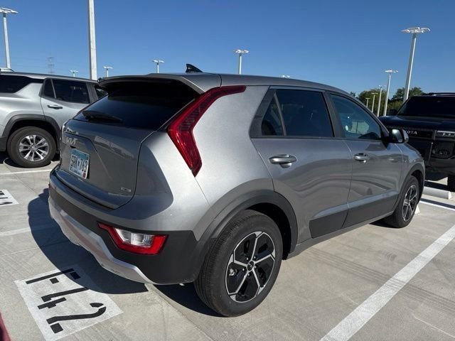 Used 2025 Kia Niro LX FWD image 7
