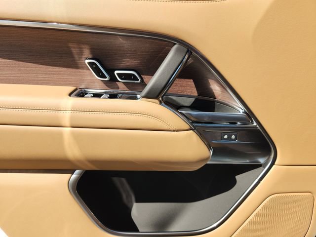 New 2026 Land Rover Range Rover SE image 16