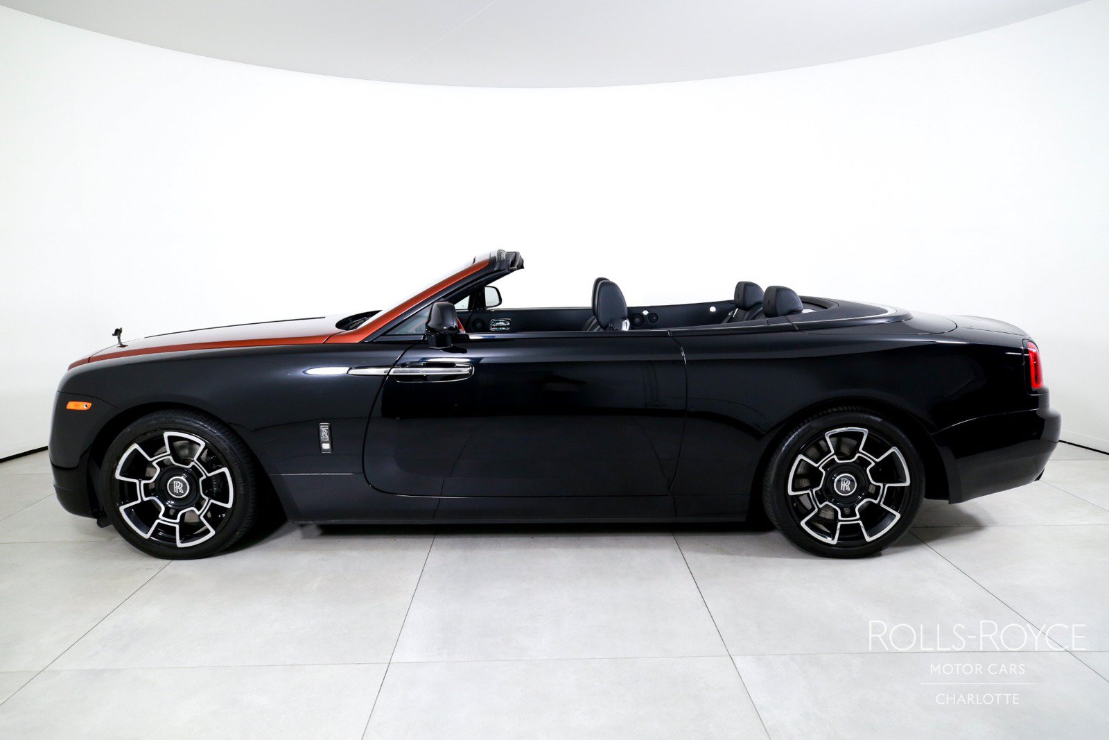 Used 2019 Rolls-Royce Dawn RWD image 3
