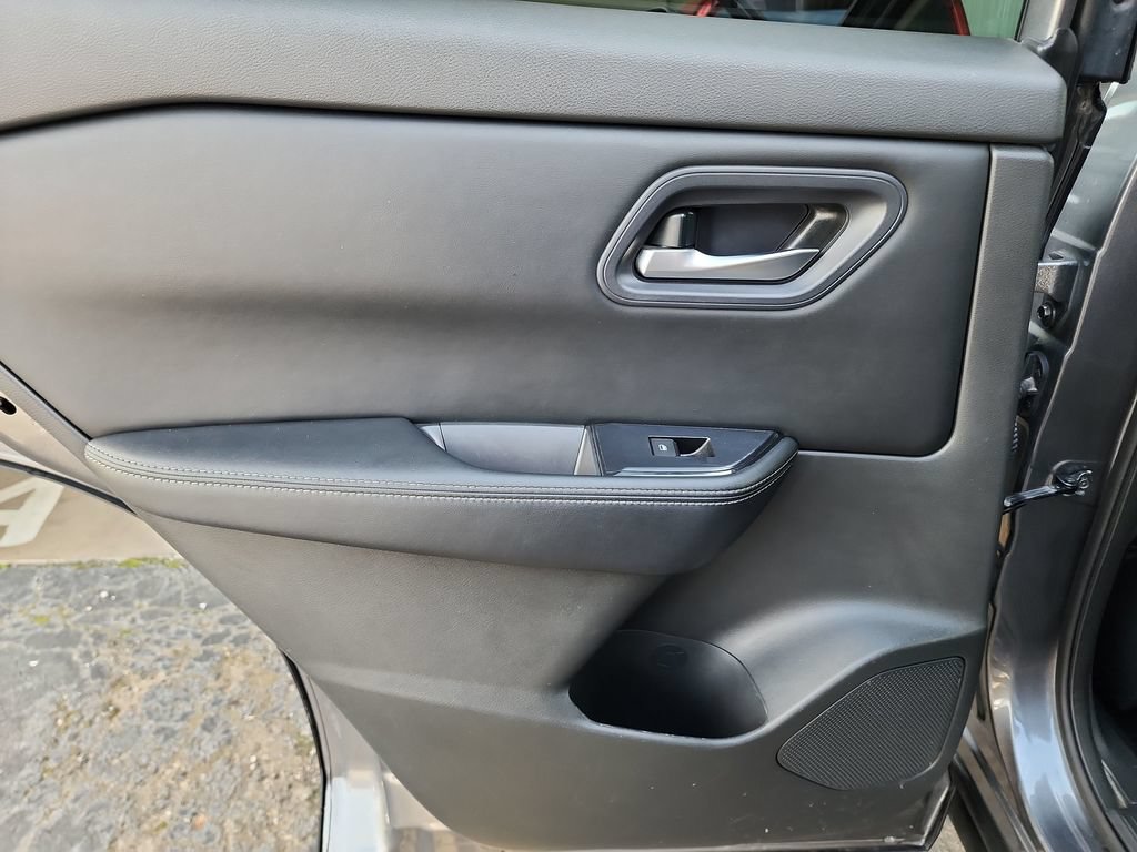 Used 2024 Nissan Rogue SV FWD image 36
