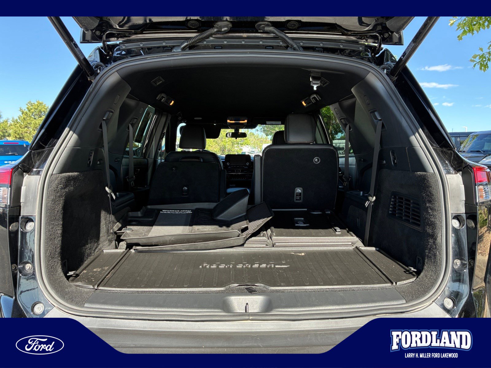 Used 2025 Nissan Pathfinder Rock Creek AWD/4WD image 32