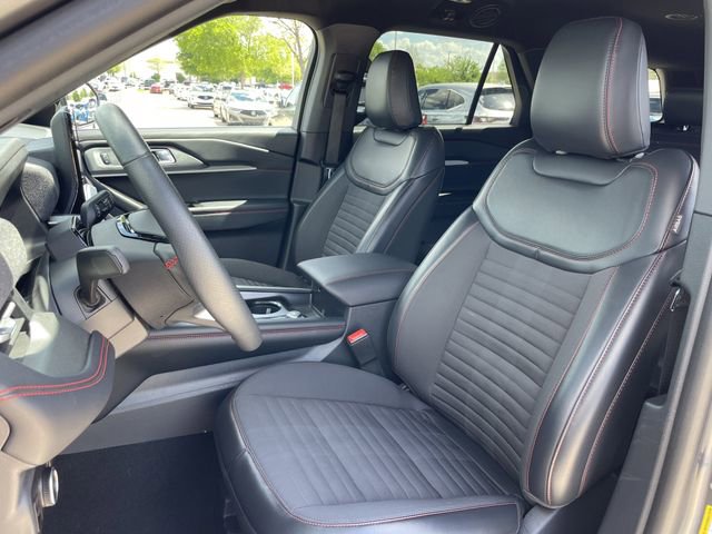 Used 2025 Ford Explorer ST-Line w/ ST-Line Street Pack AWD/4WD image 25