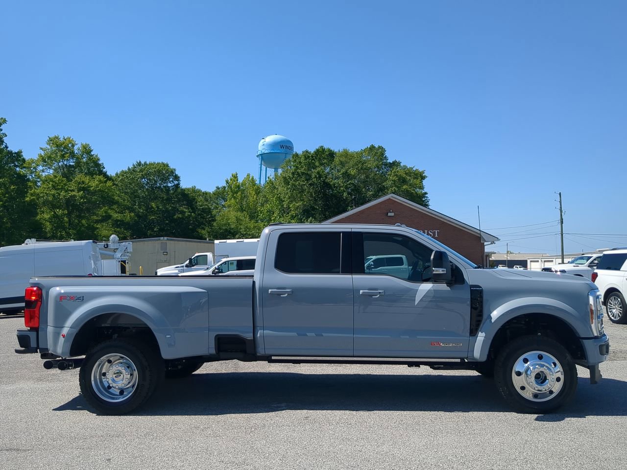 Used 2026 Ford F450 Platinum w/ FX4 Off-Road Package AWD/4WD image 2