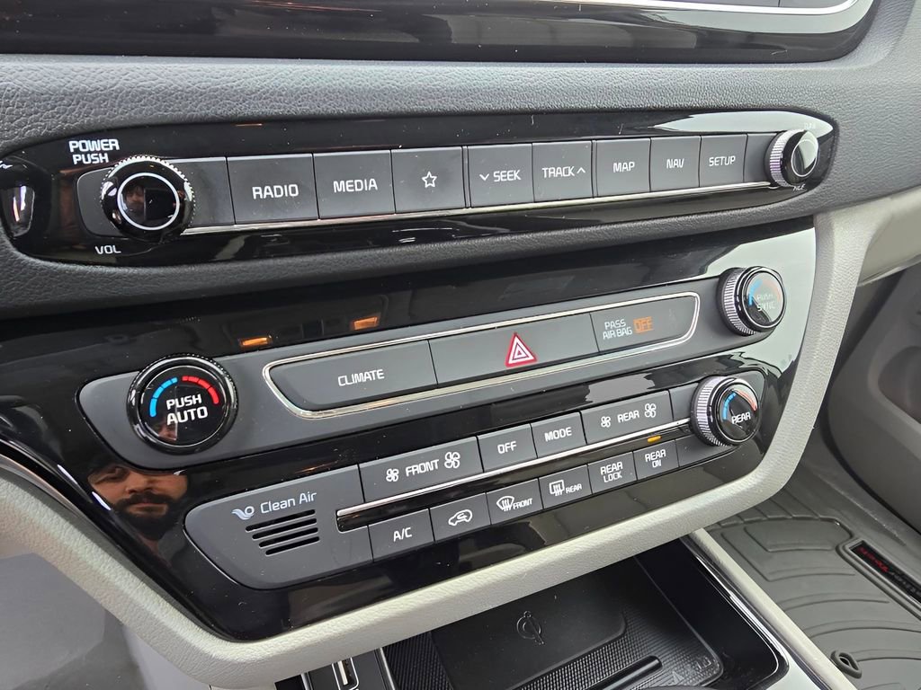 Used 2020 Kia Sedona SX image 20