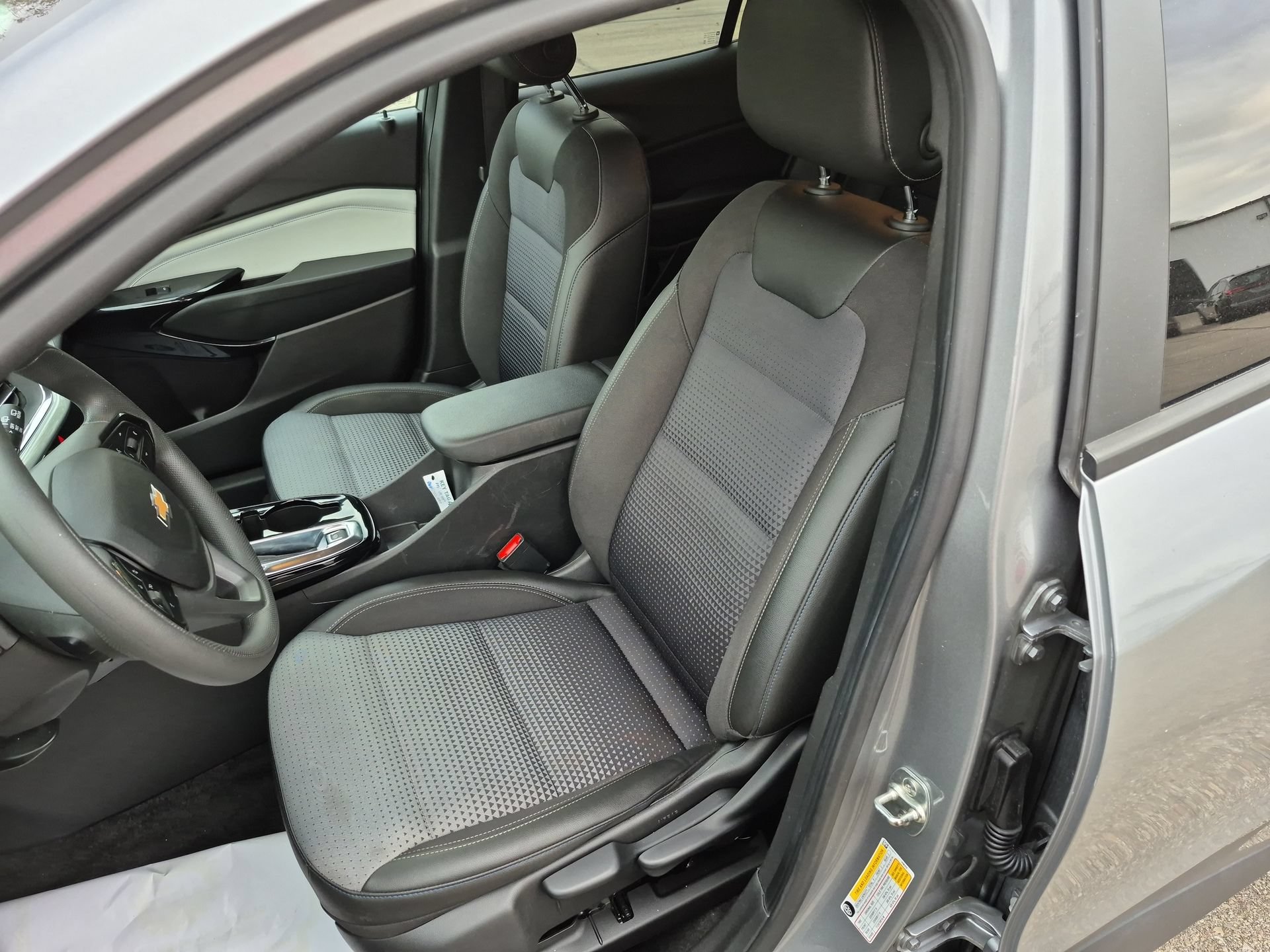 Used 2025 Chevrolet Trax LT FWD image 19