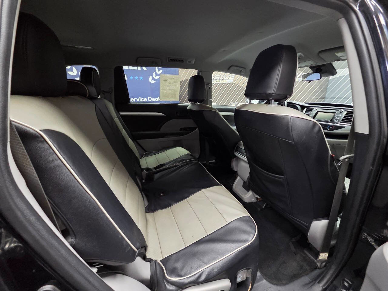 Used 2019 Toyota Highlander LE image 26