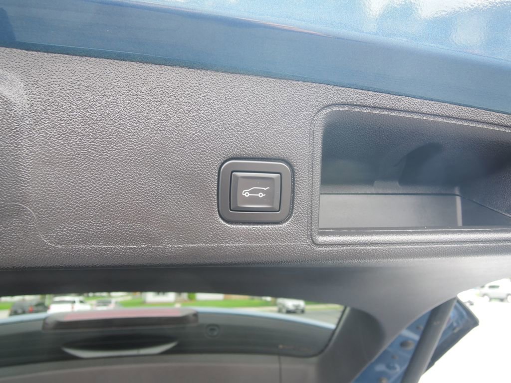 Used 2024 GMC Terrain SLT w/ Elevation Edition FWD image 31
