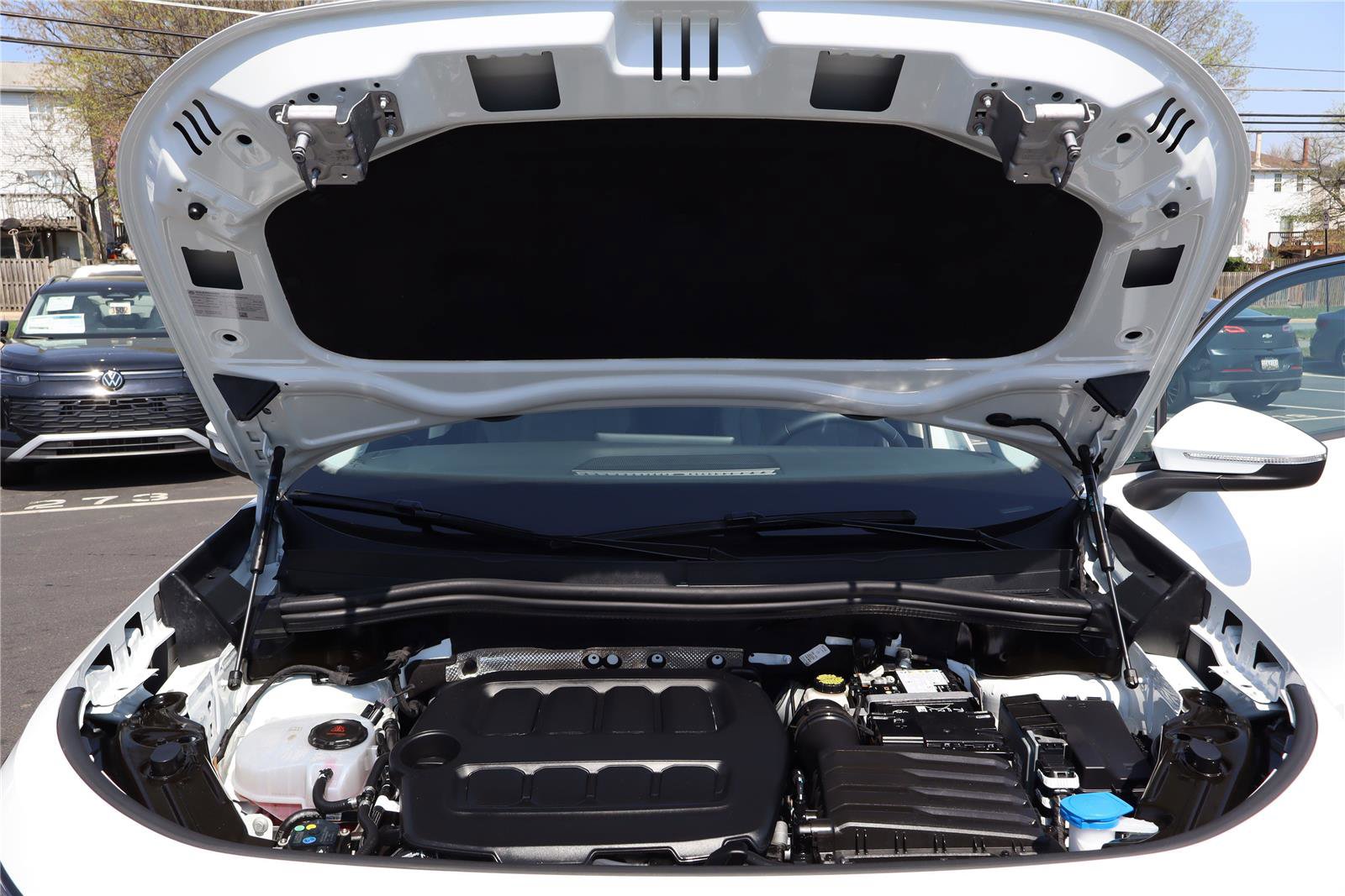 Used 2025 Volkswagen Tiguan SE image 10