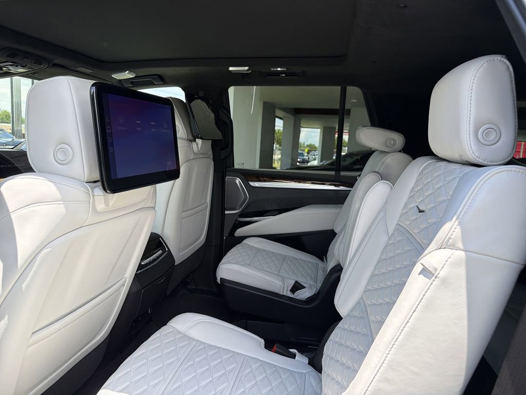New 2026 Cadillac Escalade Platinum Sport w/ LPO, ONYX Package AWD/4WD image 17