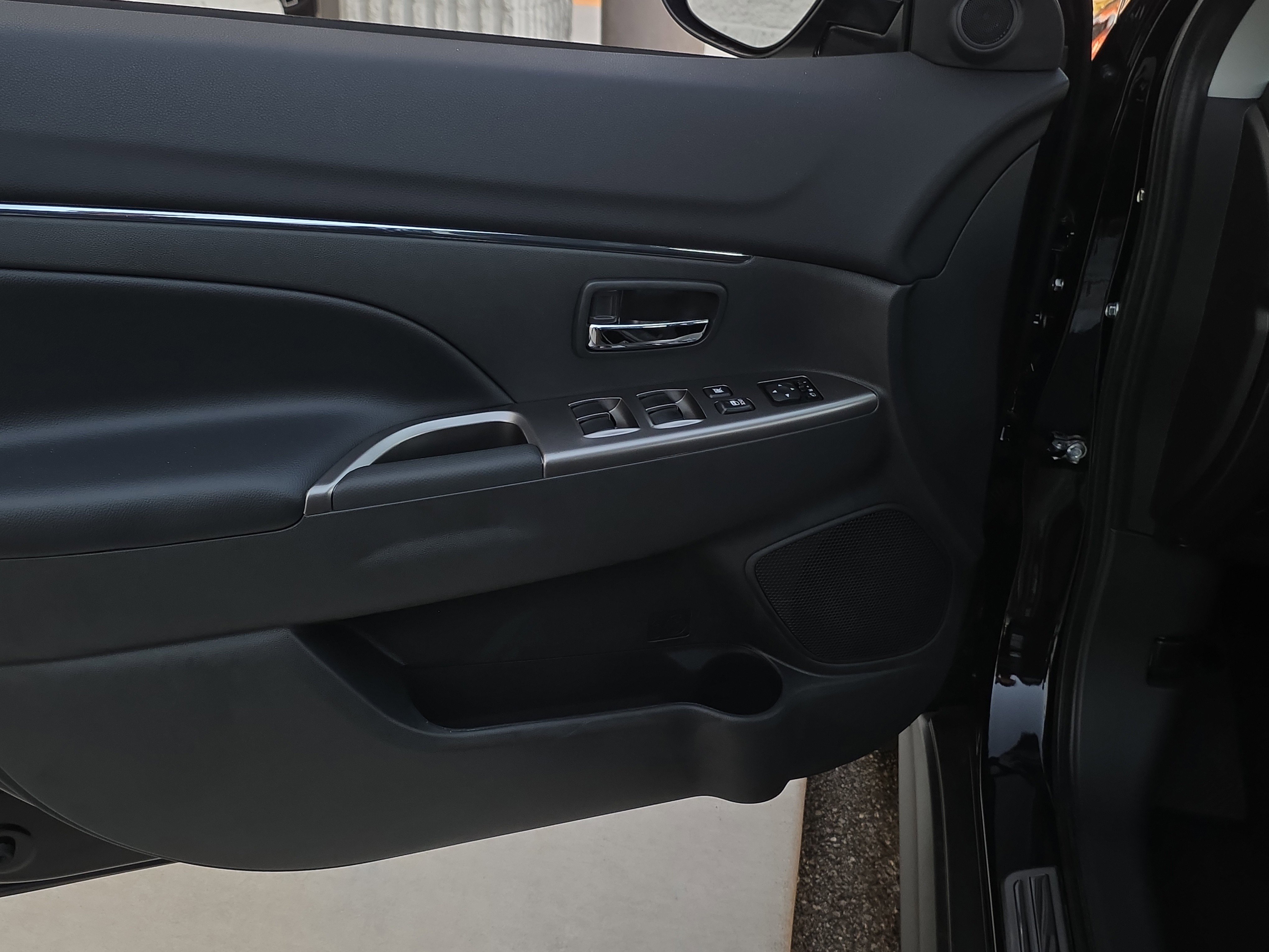 New 2025 Mitsubishi Outlander Sport SE image 9