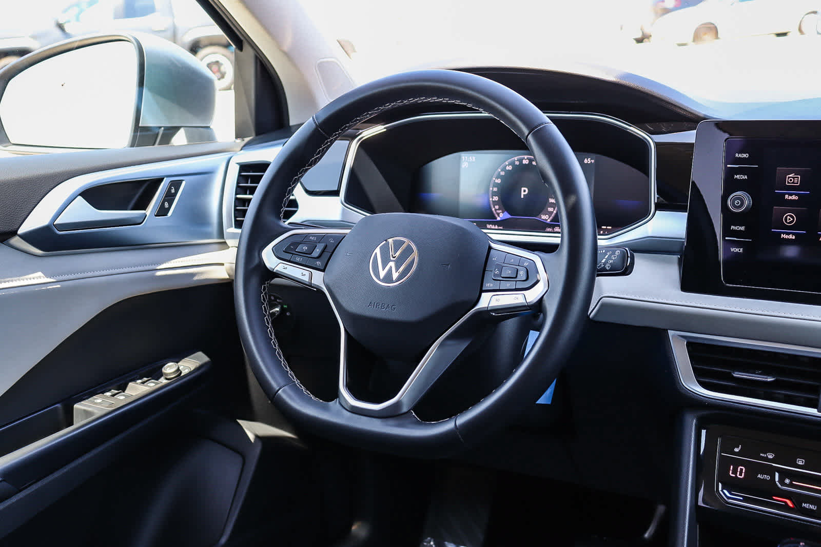 New 2025 Volkswagen Taos SE FWD image 16