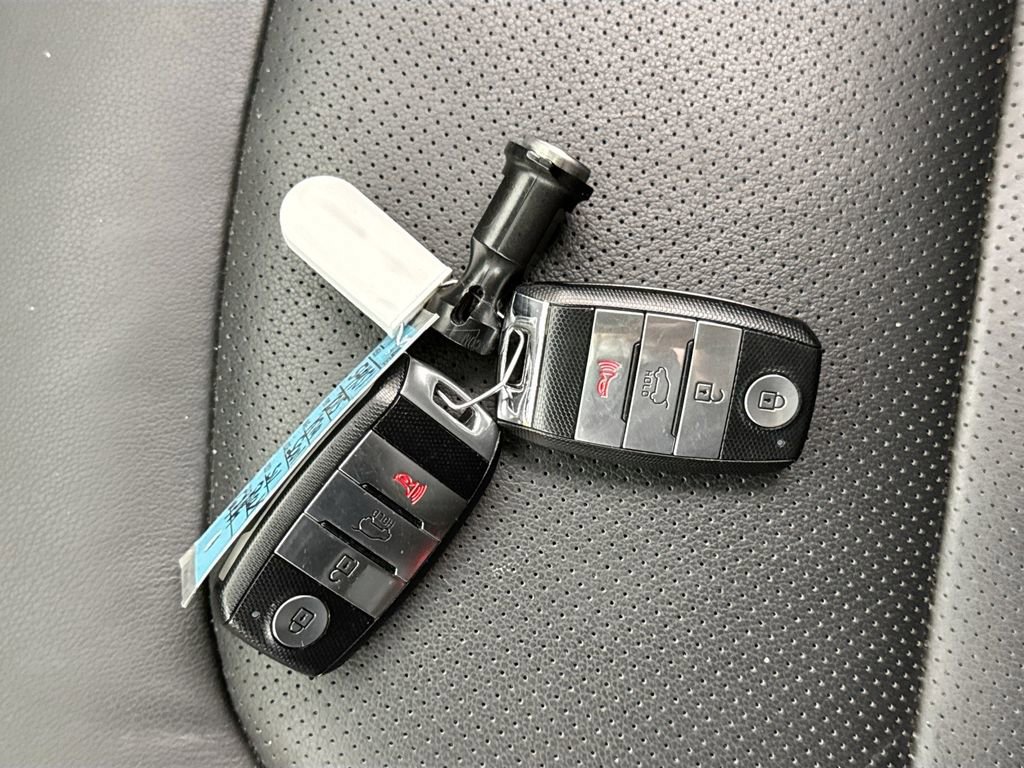 Used 2015 Kia Soul + w/ Primo Package FWD image 27