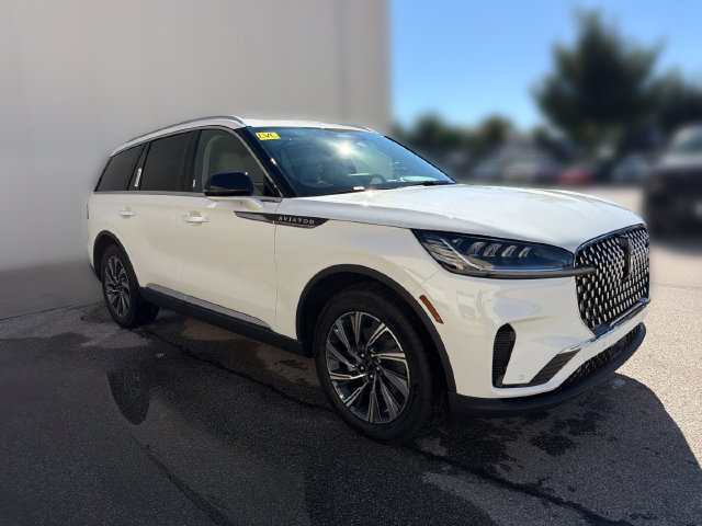 New 2027 Lincoln Aviator AWD image 3