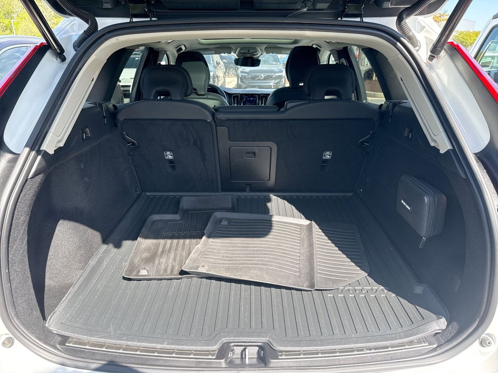 Certified 2023 Volvo XC60 B5 Plus AWD/4WD image 26