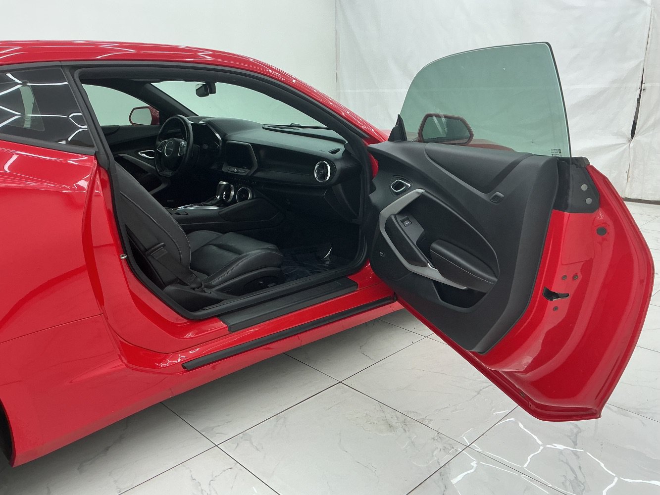 Used 2018 Chevrolet Camaro LT RWD image 17