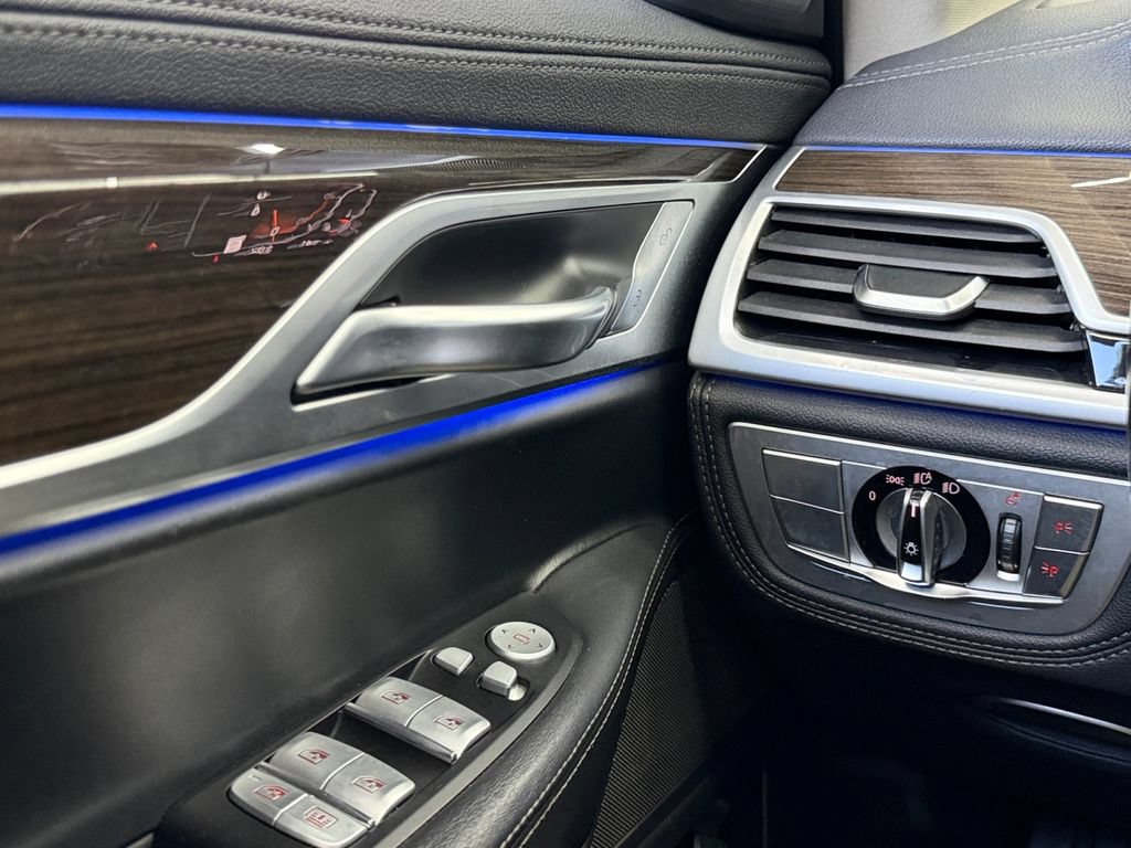 Used 2020 BMW 740i w/ Premium Package RWD image 23